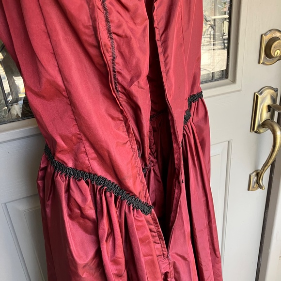 🩸SUBTERRANEA MEDIEVAL BURGUNDY GOTH DRESS TAFFETA WITH BLACK LACING AND TRIM🩸 - Picture 11 of 11